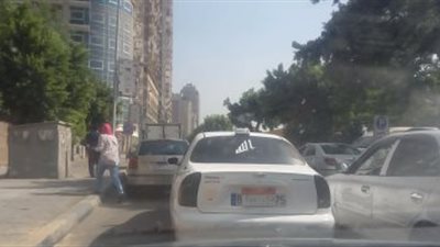 الحالة المرورية.. تباطؤ الحركة على الطرق الرئيسية بسبب زيادة الأحمال