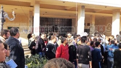 أهالى المتهمين يمنعون العاملين بشركة الرباط من دخول ميناء قناة السويس