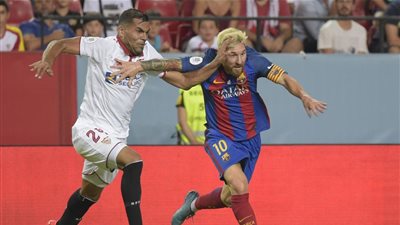 لاعب إشبيلية: إذا ضربت ميسي لا يمكنني العودة إلى الأرجنتين