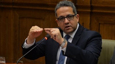 وزير الآثار يتفقد المتحف القومي للحضارة