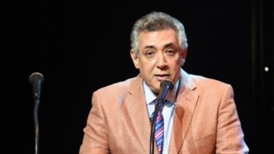 جائزة باسم سامح مهران لأفضل عرض بمهرجان مسرح الجنوب