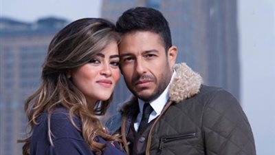 هل تسببت إليسا في اشتعال غيرة زوجة حماقي بسبب «البوس»