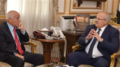 رئيس جامعة القاهرة يستقبل فاروق الباز لعرض تجربته على الطلاب