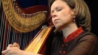 منال محيي الدين تستنكر إقامة احتفالات أكتوبر بـ