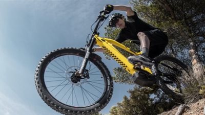 بيجو تطلق دراجة كهربائية بلقب eM01 FS (صور)