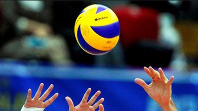 اليوم.. «آنسات الأهلي» يلتقين الشمس في دوري «الطائرة»