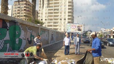 بالصور.. رؤساء أحياء بورسعيد يتابعون أعمال النظافة في ثالث أيام العيد