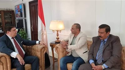 حسين زين يلتقى نقيب المهن السينمائية