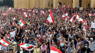 اللبنانيون يرفضون «ورقة إنقاذ الحريري».. المعارضة تعلن رغبتها في تشكيل حكومة مستقلة جديدة.. المتظاهرون يهتفون «مش هنمشي هما يمشوا».. وسياسيون: القرارات الحكومية «بيع سمك في بح