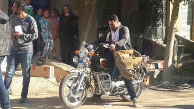 بالصور.. حمادة هلال يقود موتوسيكل «طاقة القدر» للحاق برمضان المقبل