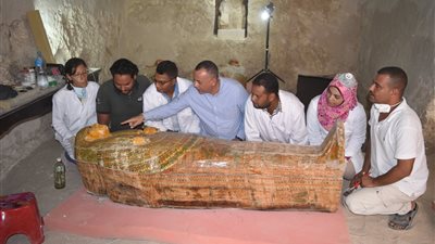 10 صور ترصد الإسعافات الأولية لخبيئة توابيت العساسيف بالأقصر