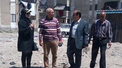 بالصور.. مساعد محافظ بورسعيد تتابع حل مشكلة الصرف بحي الزهور