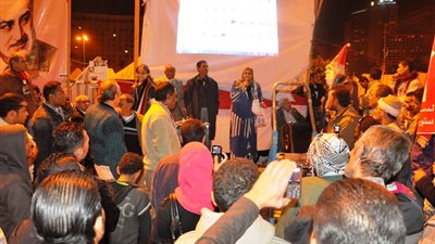 اشتباكات بين المتظاهرين بالتحرير بسبب الألعاب النارية