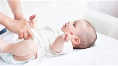 الحفاضات تصيب طفلك بـ4 أنواع من الالتهابات.. تعرفي عليها
