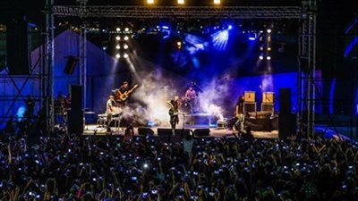 إقامة بوابات إلكترونية بساقية الصاوي استعدادًا لحفل 