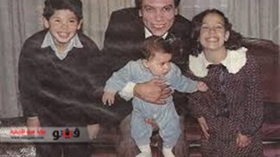 صورة نادرة للزعيم مع أبنائه الثلاثة