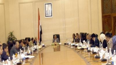 الحكومة اليمنية توجه وزاراتها بالعمل لإنجاح مؤتمر الحوار