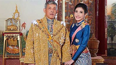 في أقل من 3 أشهر زواج.. ملك تايلاند يُجرد زوجته من ألقابها بسبب سلوكها
