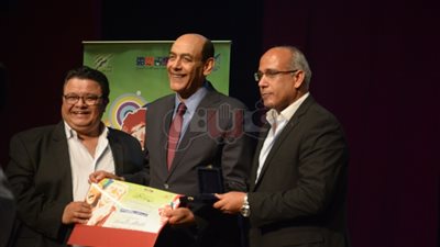 تكريم أحمد بدير وأعضاء تحكيم «مواسم المسرح الجامعي» بالأوبرا