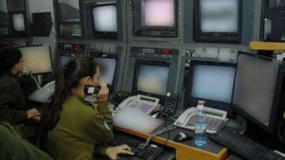 الاحتلال يكشف عن المرأة الوحيدة العاملة بوحدة الاستخبارات 
