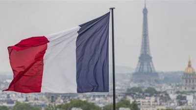 «المصافحة» تحرم مسلمة من الجنسية الفرنسية