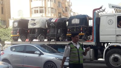 قطار حملات الجيزة يصل حدائق الأهرام (صور)