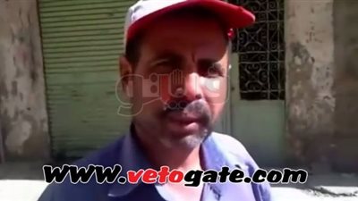 بالفيديو.. عمال النظافة بالبحيرة يرفعون القمامة بأيديهم