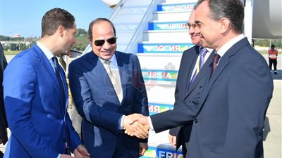 متحدث الرئاسة من سوتشي: المجتمع الدولي أشاد بالتجربة المصرية وانتقالها من دولة غير مستقرة إلى دولة ناجحة ومتطورة اقتصاديا..علاقتنا مع روسيا متشعبة.. ومصر حققت إنجازات خلال رئاستها للاتحاد الأفريقي