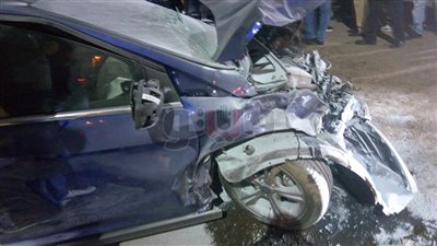 عربة طائشة تقتحم معرضا للسيارات بالشرقية (صور)