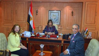 وزيرة الهجرة تستعرض مشاركة عالمين مصريين في مؤتمر جراحة الأورام