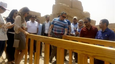 وزير الآثار يتفقد ممرات ذوي الاحتياجات الخاصة بمعابد الكرنك (صور)