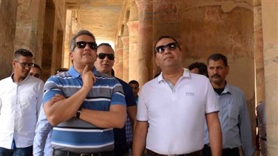 وزير الآثار يتفقد أعمال ترميم «الأخ منو» بمعبد الكرنك (صور)