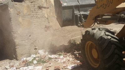 إخلاء وإزالة 3 شقق سكنية بدمياط