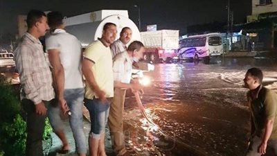 بعد غرقها بسبب الأمطار.. محافظ الشرقية يتابع أعمال كسح المياه