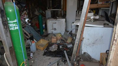 وفاة مقيم وإصابة عامل لحظة انفجار داخل محل بجدة (صور)