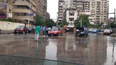 بعد غرق شوارع القاهرة الكبرى بسبب الأمطار.. تعطيل الدراسة بالجامعات والمدارس.. 