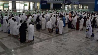 طوارئ بالمطارات والموانئ لتوقيع الكشف الطبي على المعتمرين