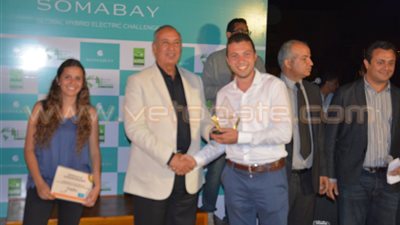 بالصور.. محافظ البحر الأحمر يشهد ختام سباق السيارات الكهربائية الهجينة