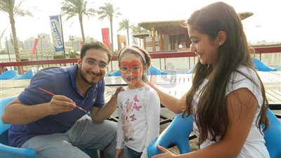 «رواية» تنظم حفلا للأيتام بالنادي الأهلي (فيديو وصور)