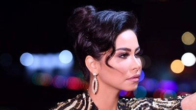 شيرين عبد الوهاب تستقبل عزاء والدها بمسجد المشير طنطاوي