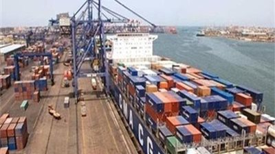 مواني بورسعيد: تداول 25 سفينة رغم سوء الأحوال الجوية