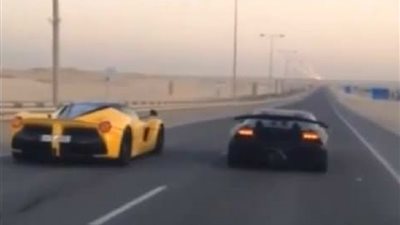 بالصور.. سباق بين لامبورجيني وفيراري في قطر