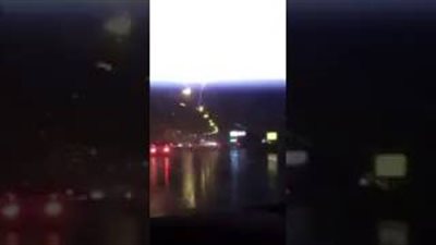 بالفيديو.. أمطار غزيرة تحول طريق «مكة - جدة» لظلام دامس