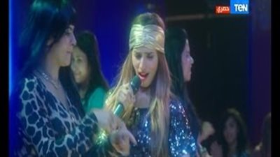 بالفيديو.. زينة تبدع في الرقص على الأغاني الشعبية في «أرض النعام»