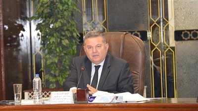 وزير قطاع الأعمال العام يجتمع برؤساء النقابات العامة بالشركات القابضة