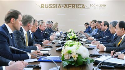 متحدث الرئاسة يستعرض تفاصيل المباحثات المصرية الروسية في سوتشي (صور)