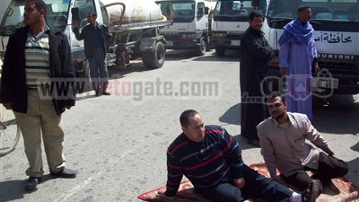 بالصور.. اعتصام عمال وسائقى سيارات 
