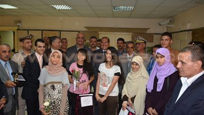 بالصور.. محافظ سوهاج يكرم أوائل الثانوية العامة