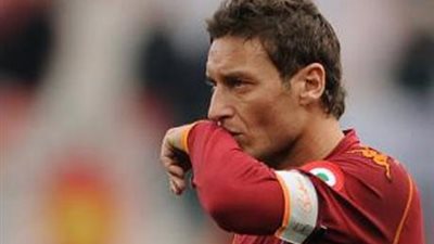 توتي وجيرفينيو يقودان هجوم روما أمام نابولي