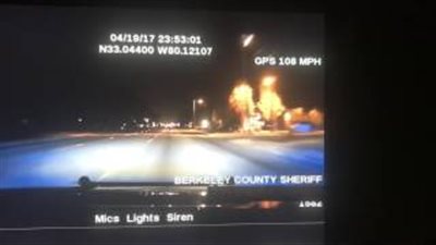 بالفيديو.. لحظة قتل شرطي قائد دراجة لتجاوزه السرعة المحددة